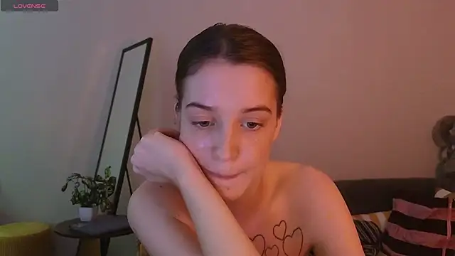 Snapshot of Sweet_Evva chatting on June 2026 02:33:01 PM Sweet Evva online show from June 2026 02:33:01 PM