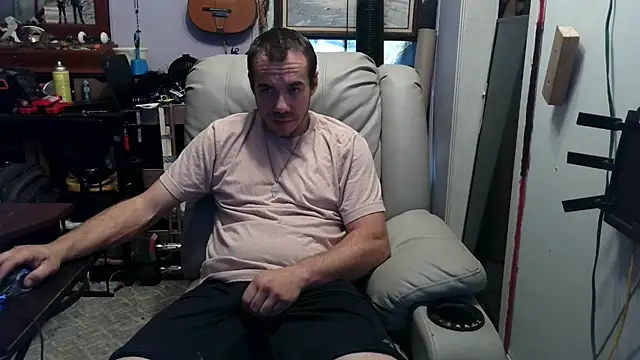 ScubaStevex online show from November 2025 04:30:01 PM