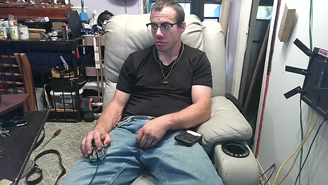 ScubaStevex online show from November 2025 06:07:02 PM