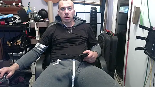 ScubaStevex online show from November 2025 04:29:02 PM