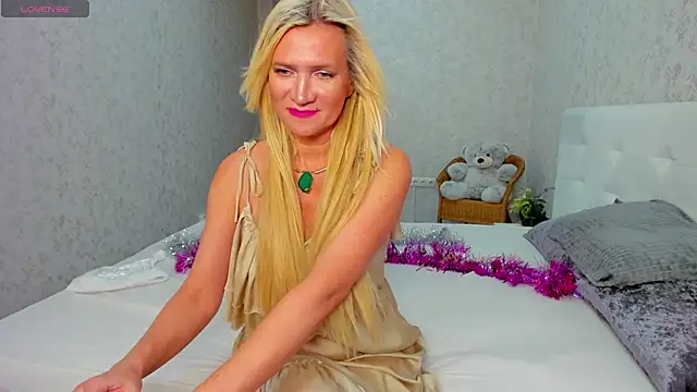 Luna  Lewis online show from December 2024 08:24:01 AM