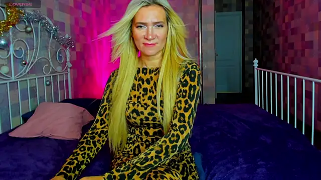 Luna  Lewis online show from January 2025 11:10:02 AM