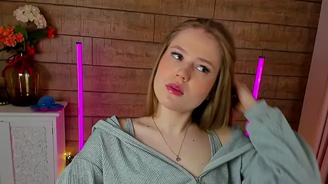 SelinSwarovski online show from March 2025 04:21:01 PM