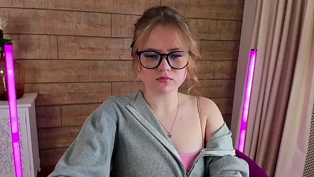 SelinSwarovski online show from March 2025 03:04:02 AM