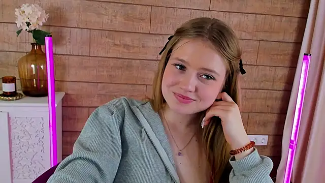 SelinSwarovski online show from March 2025 03:20:01 AM