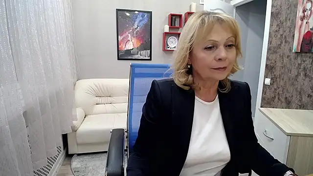 Milla Cutie18 online show from February 2025 01:30:01 PM