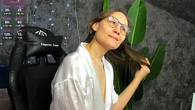 Snapshot of Lillian_White chatting on January 2026 12:47:02 AM Lillian White online show from January 2026 12:47:02 AM