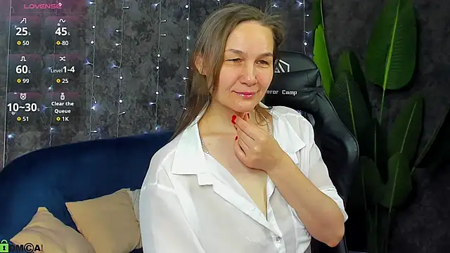 Snapshot of Lillian_White chatting on February 2026 12:58:01 AM Lillian White online show from February 2026 12:58:01 AM