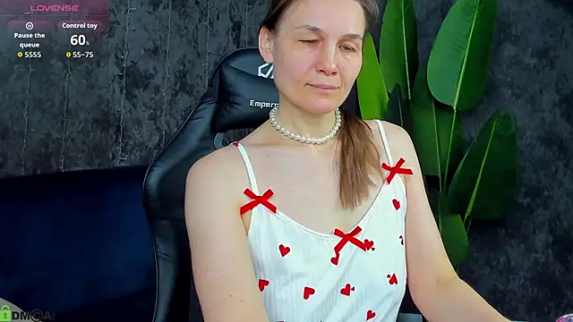 Snapshot of Lillian_White chatting on February 2026 01:10:02 AM Lillian White online show from February 2026 01:10:02 AM