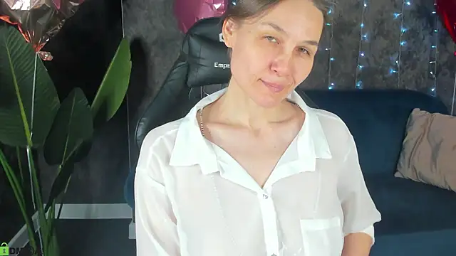 Snapshot of Lillian_White chatting on February 2026 01:05:02 AM Lillian White online show from February 2026 01:05:02 AM