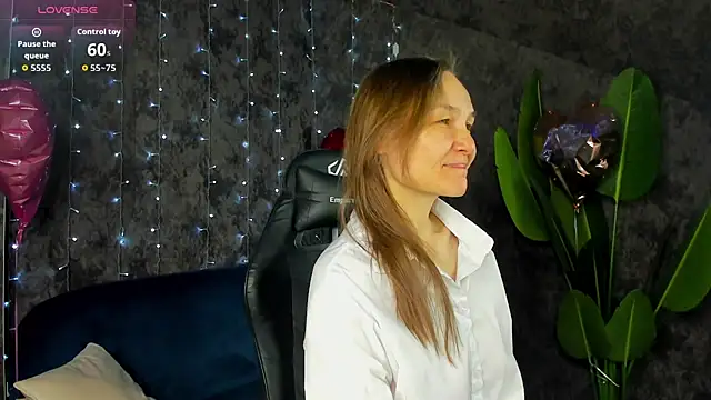 Snapshot of Lillian_White chatting on March 2026 01:03:01 AM Lillian White online show from March 2026 01:03:01 AM