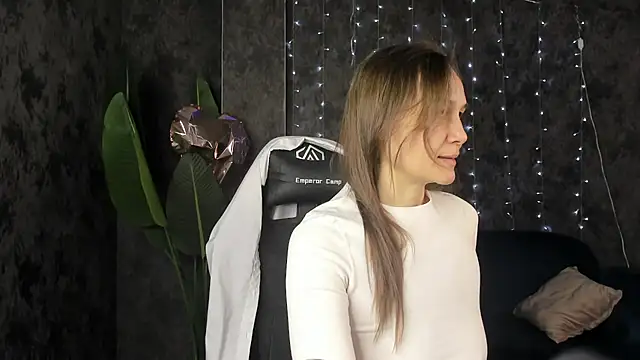 Snapshot of Lillian_White chatting on March 2026 01:00:02 AM Lillian White online show from March 2026 01:00:02 AM