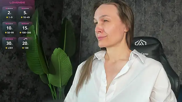 Snapshot of Lillian_White chatting on March 2026 01:05:02 AM Lillian White online show from March 2026 01:05:02 AM