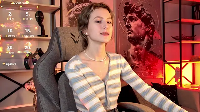 LuxRayi online show from September 2025 08:32:02 PM