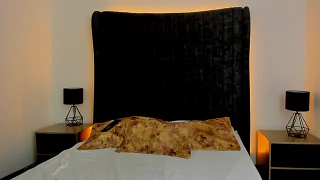 NataGarcia online show from October 2025 04:37:01 PM