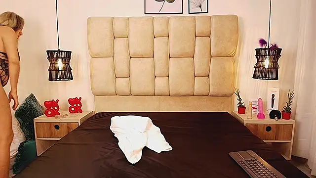 Snapshot of AdharaSmithh chatting on February 2025 10:31:01 PM AdharaSmithh online show from February 2025 10:31:01 PM