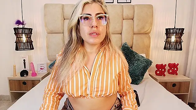 Snapshot of AdharaSmithh chatting on March 2025 05:18:01 PM AdharaSmithh online show from March 2025 05:18:01 PM