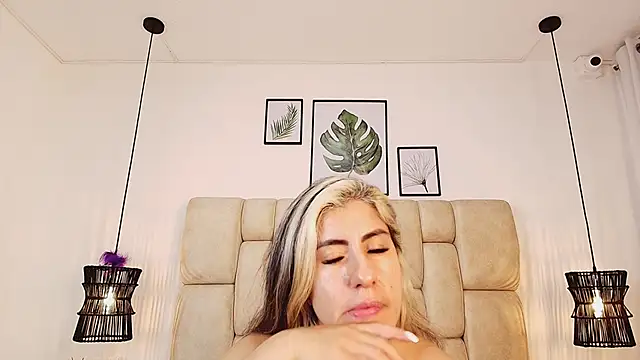 Snapshot of AdharaSmithh chatting on March 2025 06:50:01 PM AdharaSmithh online show from March 2025 06:50:01 PM