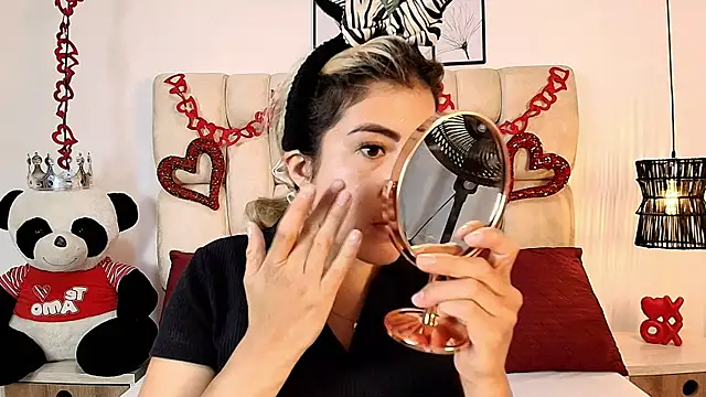 Snapshot of AdharaSmithh chatting on September 2025 05:45:01 PM AdharaSmithh online show from September 2025 05:45:01 PM