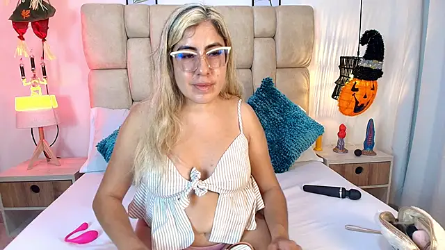 Snapshot of AdharaSmithh chatting on October 2025 07:21:02 PM AdharaSmithh online show from October 2025 07:21:02 PM