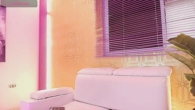 Snapshot of Bella19_ chatting on January 2025 07:58:02 PM Bella19  online show from January 2025 07:58:02 PM