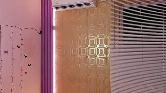 Snapshot of Bella19_ chatting on October 2025 08:11:02 PM Bella19  online show from October 2025 08:11:02 PM