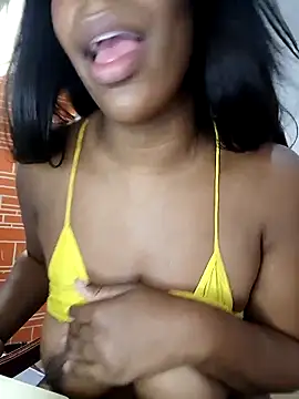 KloheCurvy online show from December 2024 04:05:01 PM