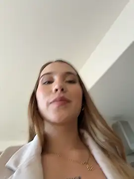 SophieRaily  online show from January 2026 08:33:01 PM