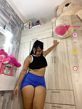 Snapshot of Violetrousse chatting on May 2026 05:09:01 PM Violetrousse online show from May 2026 05:09:01 PM