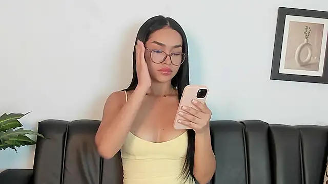 Mia petite01 online show from September 2025 09:49:01 PM