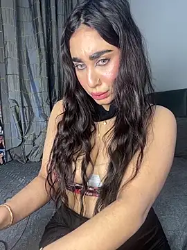 Snapshot of Meryem_Queen chatting on March 2026 10:50:01 PM Meryem Queen online show from March 2026 10:50:01 PM