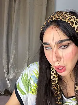 Snapshot of Meryem_Queen chatting on April 2026 10:21:02 PM Meryem Queen online show from April 2026 10:21:02 PM