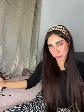 Snapshot of Meryem_Queen chatting on April 2026 11:19:02 PM Meryem Queen online show from April 2026 11:19:02 PM