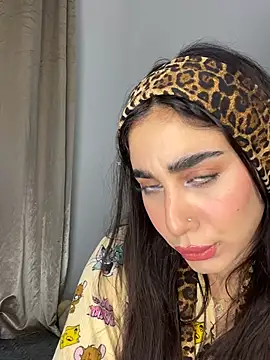 Snapshot of Meryem_Queen chatting on April 2026 10:22:01 PM Meryem Queen online show from April 2026 10:22:01 PM