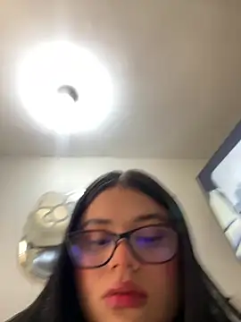Snapshot of alissonfernandez_ chatting on July 2026 04:31:02 PM alissonfernandez online show from July 2026 04:31:02 PM
