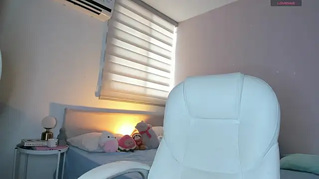 Snapshot of Ninamirley chatting on February 2026 07:54:01 PM Ninamirley online show from February 2026 07:54:01 PM