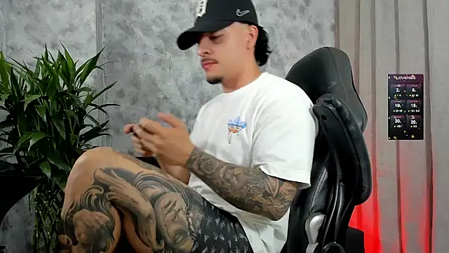 boyc022  online show from December 2025 12:41:01 AM