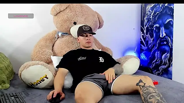 boyc022  online show from January 2026 11:19:01 PM