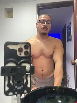 boyc022  online show from April 2026 02:03:02 AM