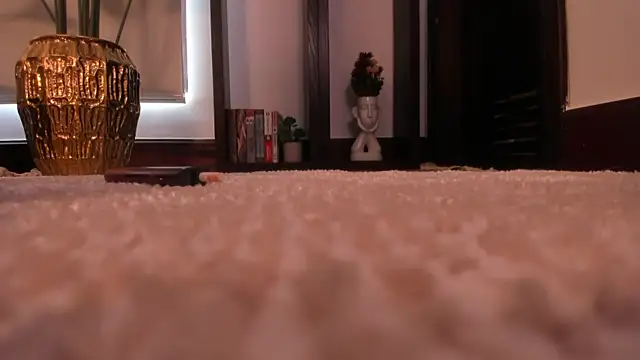 LunaMystyque online show from April 2026 07:14:01 PM