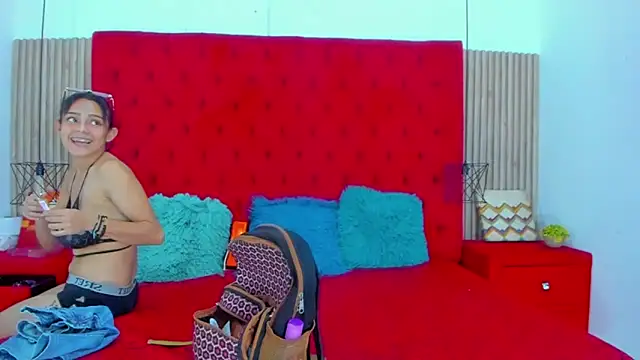 Snapshot of AmeliaANDEmily chatting on February 2025 07:48:02 PM AmeliaANDEmily online show from February 2025 07:48:02 PM