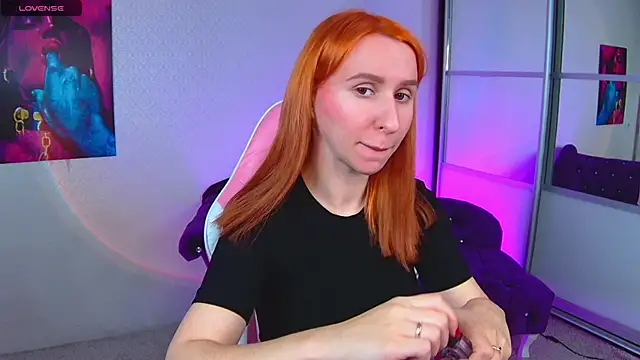 Snapshot of AliceBYKiss chatting on December 2024 01:22:02 PM AliceBYKiss online show from December 2024 01:22:02 PM