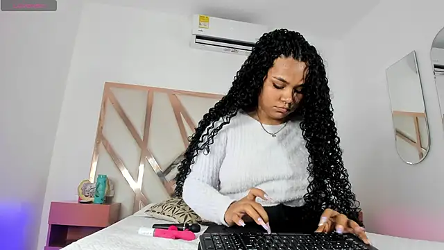 Carolina Evanss online show from March 2025 03:33:02 AM