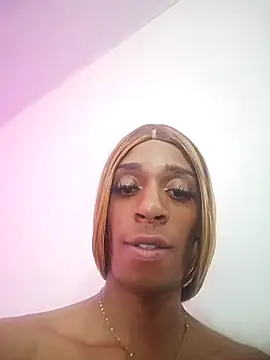 Snapshot of lucianadolll chatting on April 2026 05:08:02 AM lucianadolll online show from April 2026 05:08:02 AM