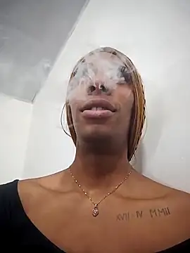 Snapshot of lucianadolll chatting on April 2026 10:34:02 PM lucianadolll online show from April 2026 10:34:02 PM