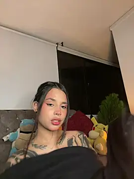 Snapshot of alessia_iris19 chatting on February 2025 03:22:01 AM alessia iris19 online show from February 2025 03:22:01 AM