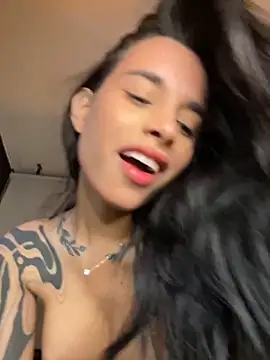 Snapshot of alessia_iris19 chatting on October 2025 01:13:02 AM alessia iris19 online show from October 2025 01:13:02 AM