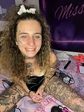 Snapshot of BlazyKitsune- chatting on January 2025 01:28:01 PM BlazyKitsune- online show from January 2025 01:28:01 PM