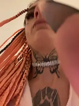 Snapshot of BlazyKitsune- chatting on November 2025 10:52:02 PM BlazyKitsune- online show from November 2025 10:52:02 PM