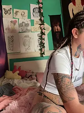 Snapshot of BlazyKitsune- chatting on January 2026 07:30:01 PM BlazyKitsune- online show from January 2026 07:30:01 PM